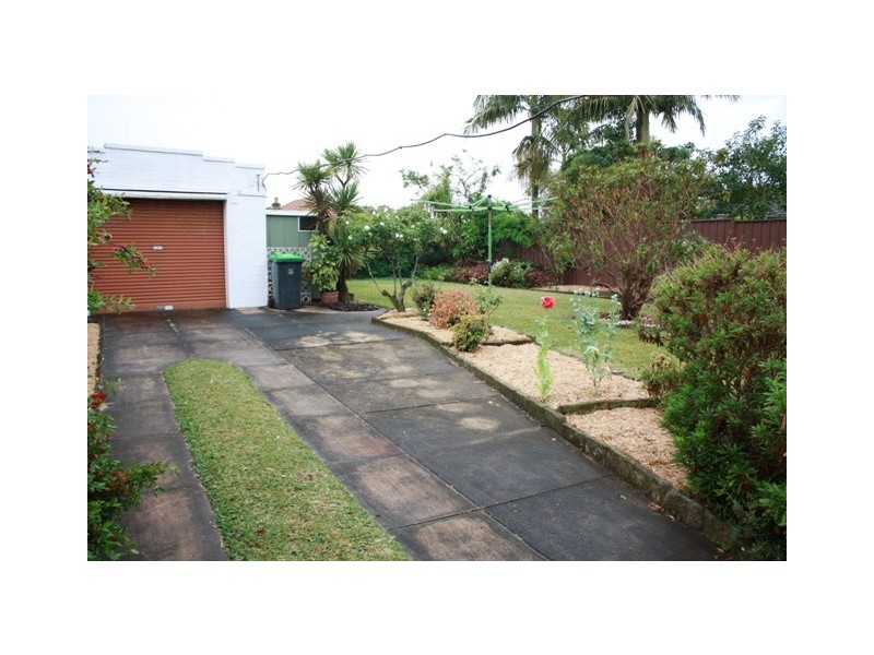 6 Kingsway, Kingsgrove NSW 2208