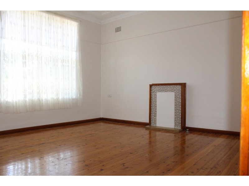 6 Kooemba Rd, Beverly Hills NSW 2209