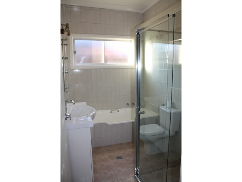 17 Roseview Avenue, Roselands NSW 2196