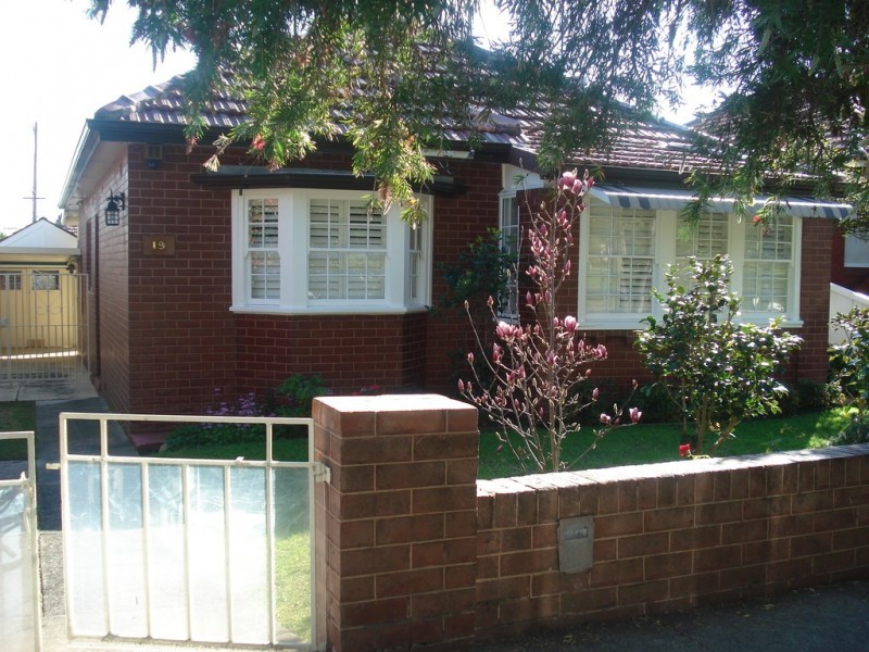 19 Dowsett Road, Kingsgrove NSW 2208