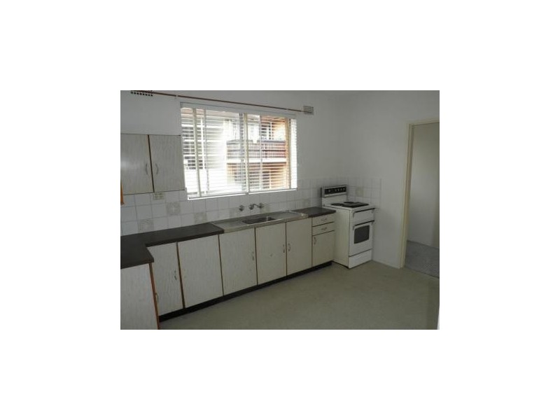 4/11 St Albans Road, Kingsgrove NSW 2208