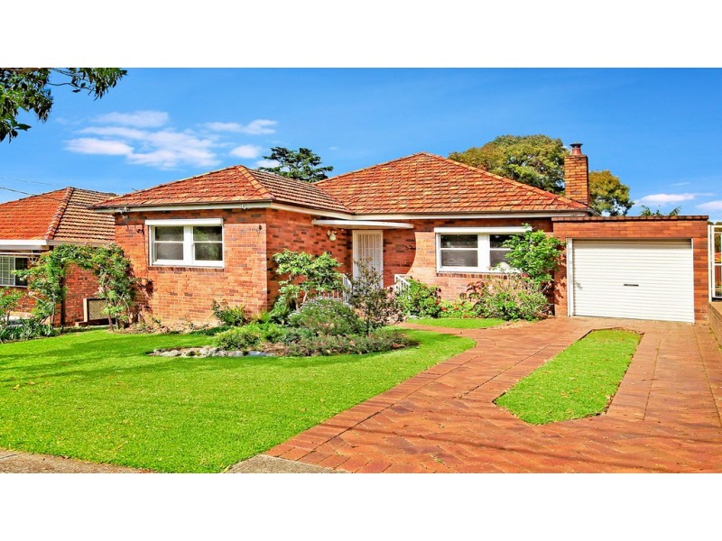 33 Rosebank Ave, Kingsgrove NSW 2208
