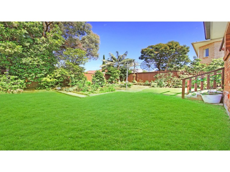 33 Rosebank Ave, Kingsgrove NSW 2208
