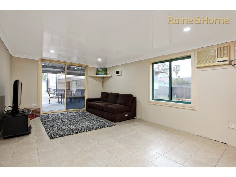 8 Pinang Place, Whalan NSW 2770