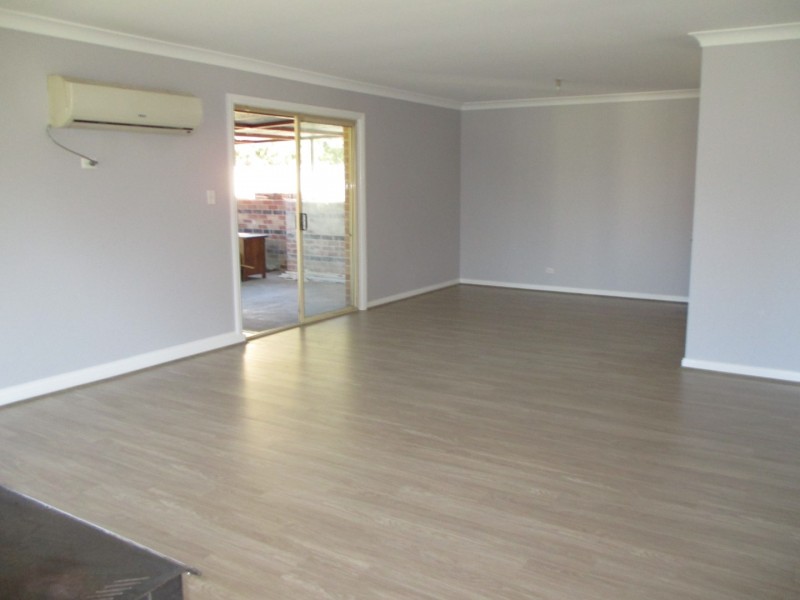 2 Whitcroft Place, Oxley Park NSW 2760