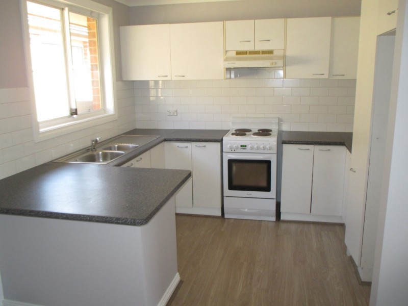 2 Whitcroft Place, Oxley Park NSW 2760