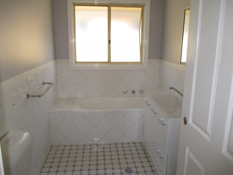 2 Whitcroft Place, Oxley Park NSW 2760