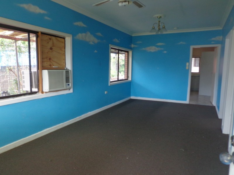 8 Brisbane Street, Oxley Park NSW 2760