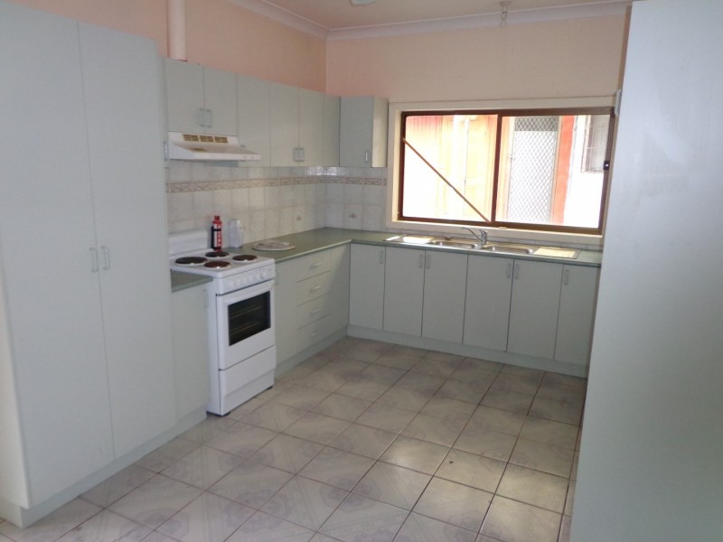 8 Brisbane Street, Oxley Park NSW 2760