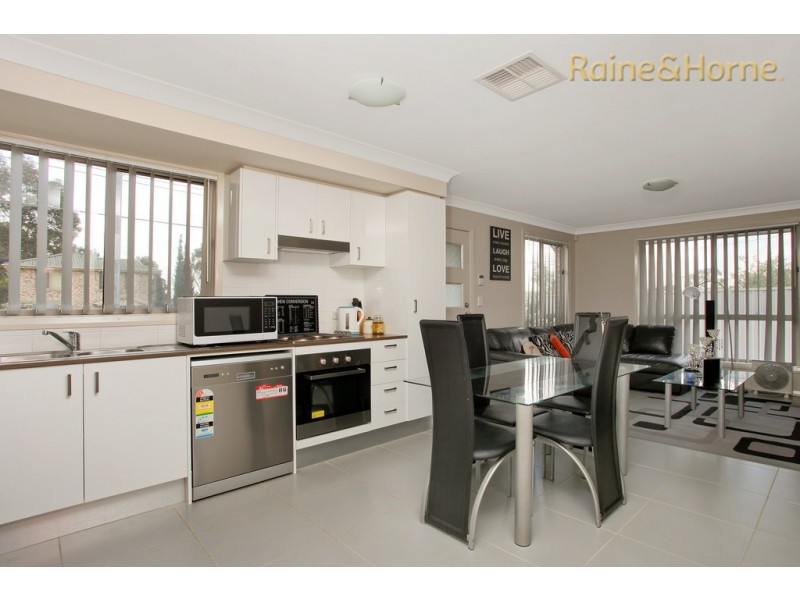 1/60 Brisbane Street, Oxley Park NSW 2760