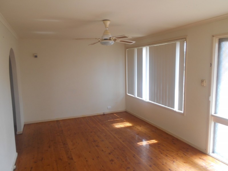 10 McCartney Crescent, St Clair NSW 2759