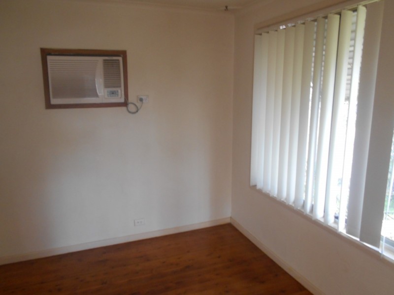 10 McCartney Crescent, St Clair NSW 2759