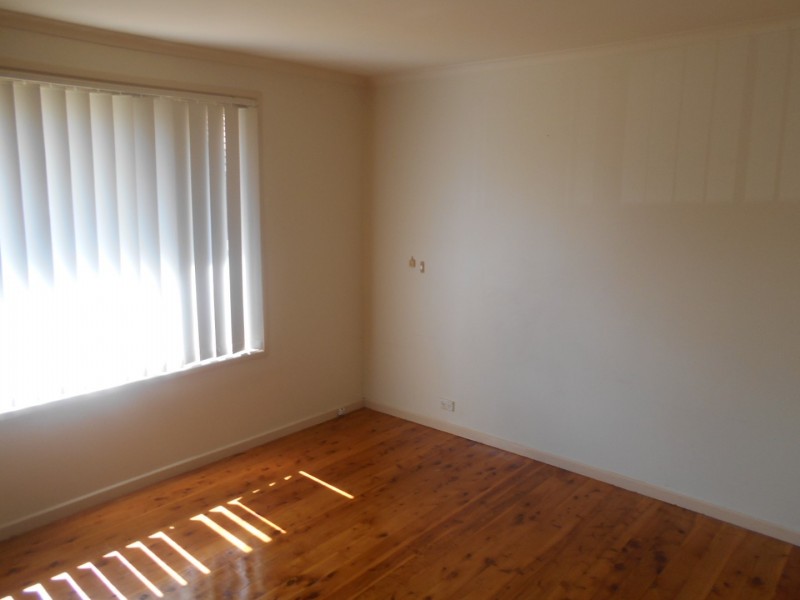 10 McCartney Crescent, St Clair NSW 2759