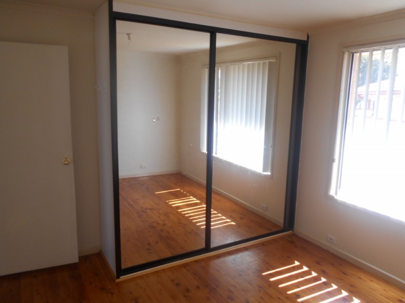 10 McCartney Crescent, St Clair NSW 2759