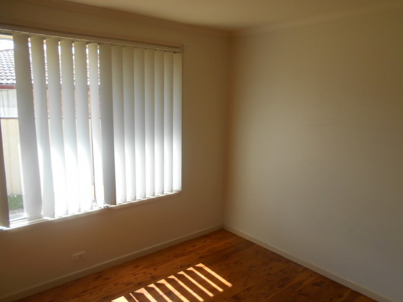 10 McCartney Crescent, St Clair NSW 2759