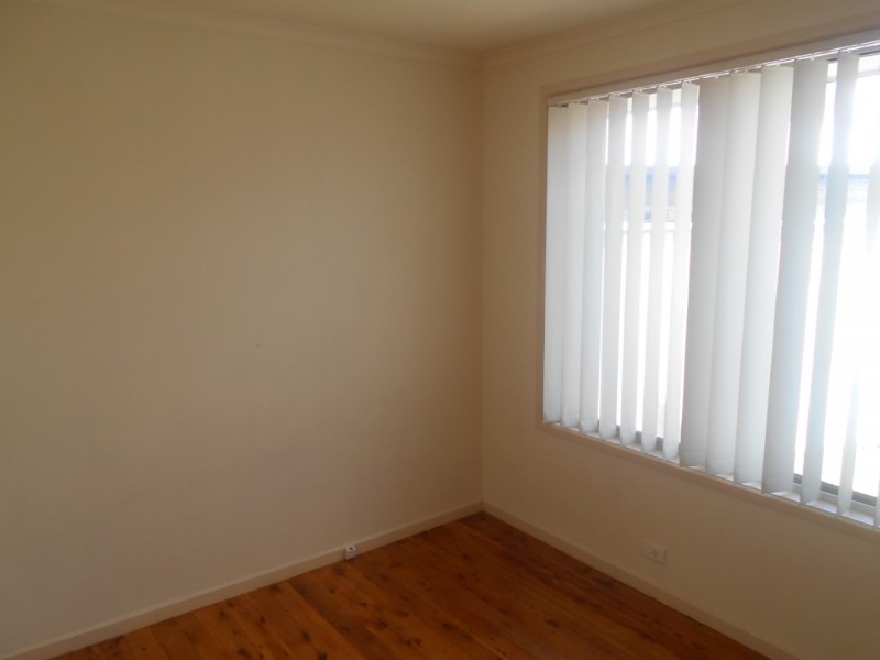 10 McCartney Crescent, St Clair NSW 2759