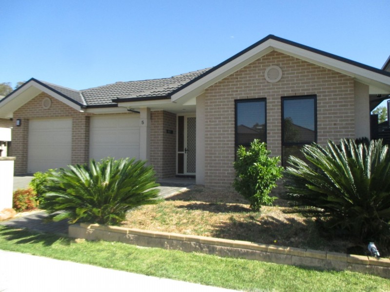 5 Nield Street, Ropes Crossing NSW 2760