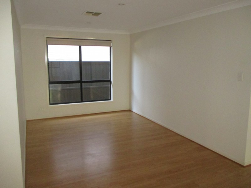 5 Nield Street, Ropes Crossing NSW 2760