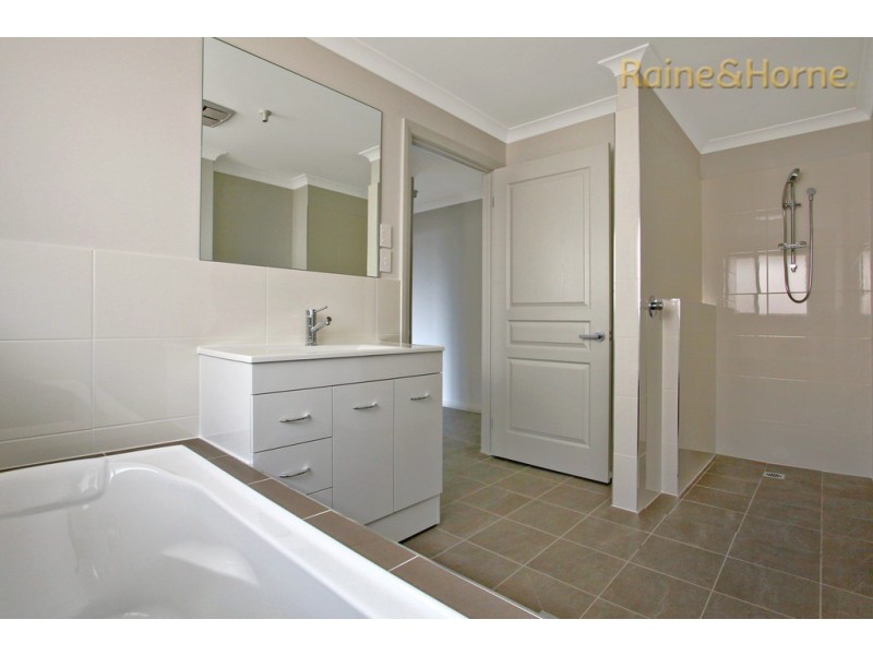 82 Binyang Avenue, Glenmore Park NSW 2745