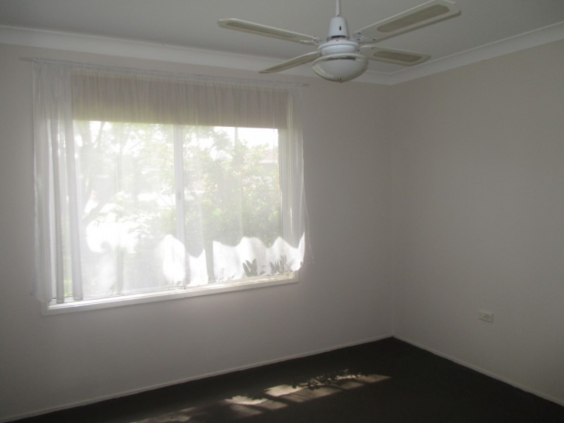 4 Erie Place, St Clair NSW 2759