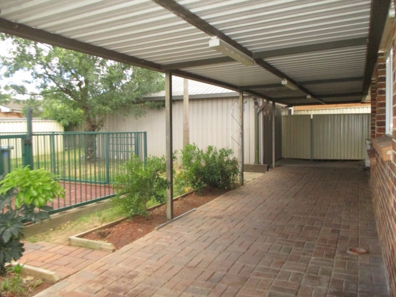 4 Erie Place, St Clair NSW 2759