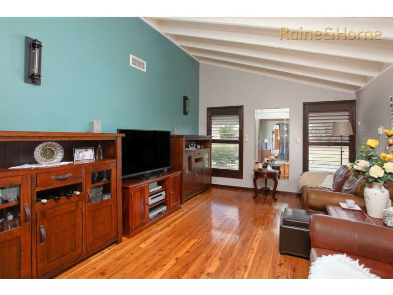 25 BALLARAT AVENUE, St Clair NSW 2759