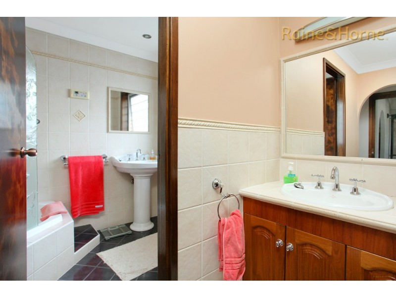 25 BALLARAT AVENUE, St Clair NSW 2759