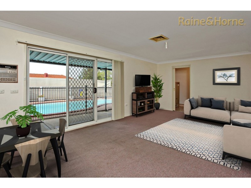 14 COOK PARADE, St Clair NSW 2759