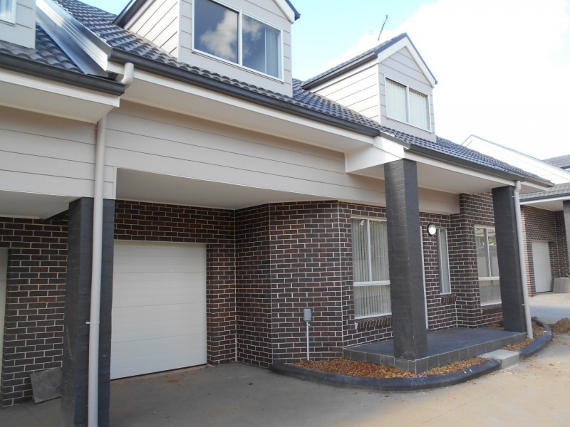 2/27 Hobart Street, Oxley Park NSW 2760