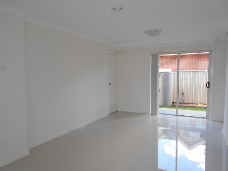 2/27 Hobart Street, Oxley Park NSW 2760