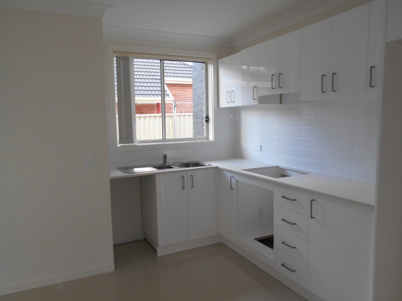 2/27 Hobart Street, Oxley Park NSW 2760