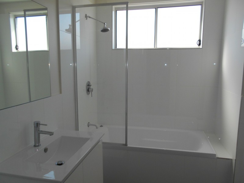 2/27 Hobart Street, Oxley Park NSW 2760