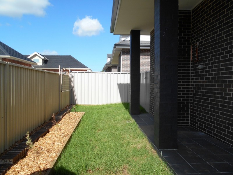 2/27 Hobart Street, Oxley Park NSW 2760