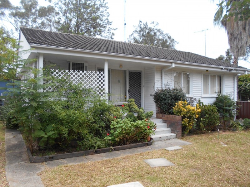 8 Kista Dan Avenue, Tregear NSW 2770