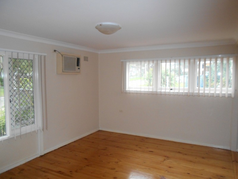 8 Kista Dan Avenue, Tregear NSW 2770