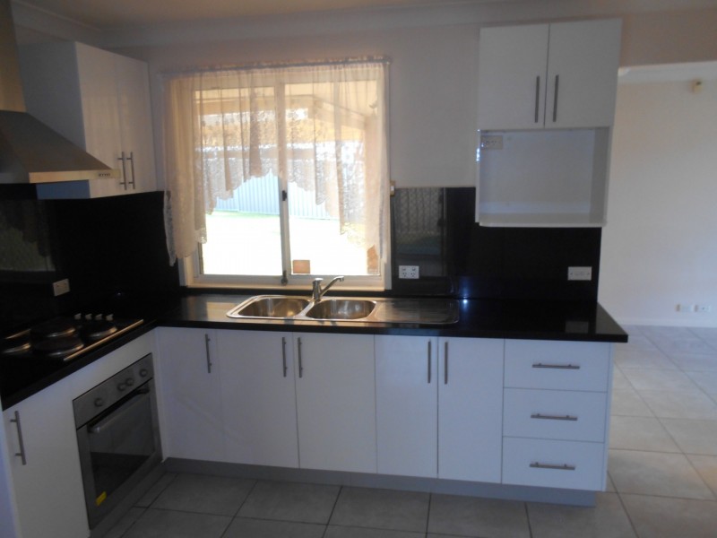 5 Yellow Place, Claremont Meadows NSW 2747