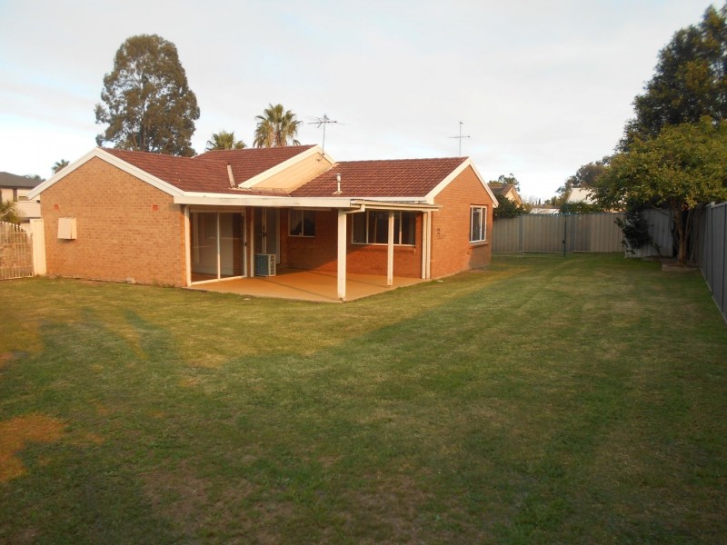 5 Yellow Place, Claremont Meadows NSW 2747
