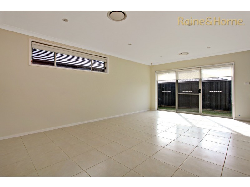 10 Glycine Street, Denham Court NSW 2565