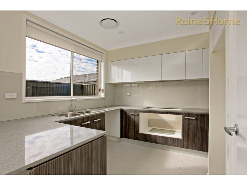10 Glycine Street, Denham Court NSW 2565