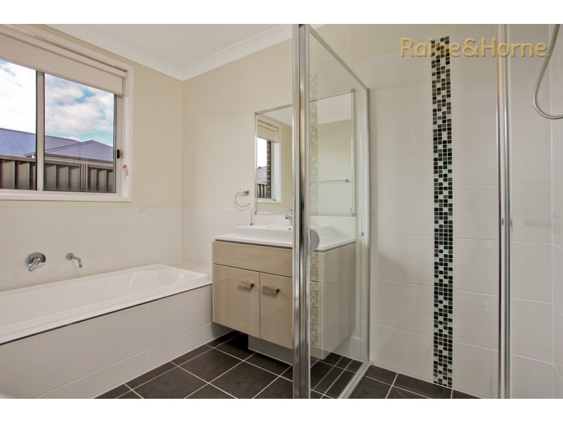 10 Glycine Street, Denham Court NSW 2565