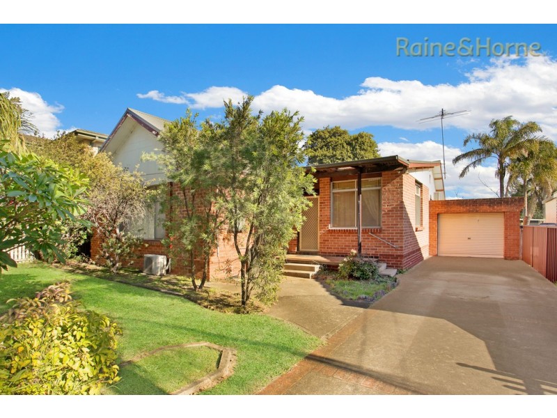 13 Wattle Avenue, North St Marys NSW 2760