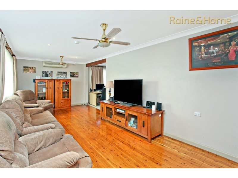 42 BOUGAINVILLE ROAD, Lethbridge Park NSW 2770