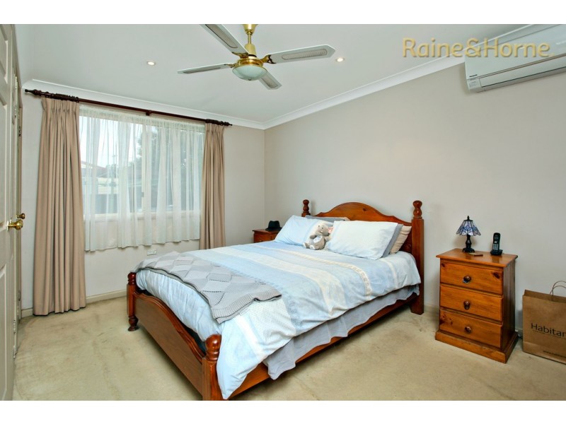 42 BOUGAINVILLE ROAD, Lethbridge Park NSW 2770