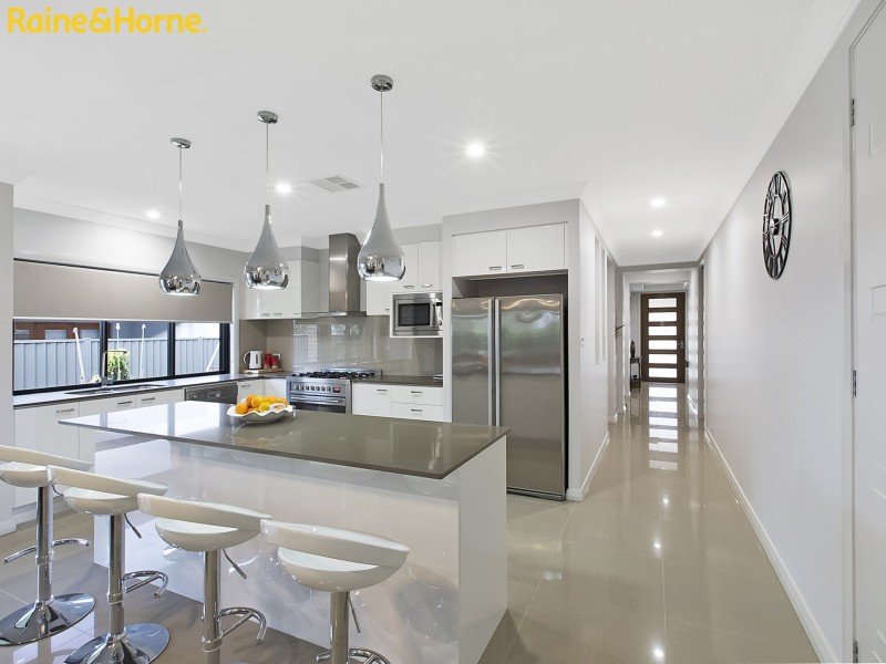 11 EDDY STREET, St Clair NSW 2759