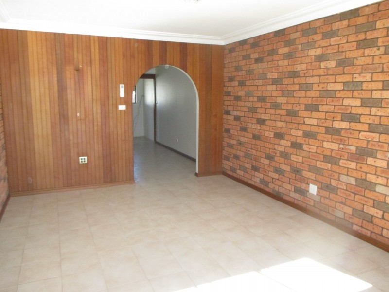 2A Peace Place, St Clair NSW 2759