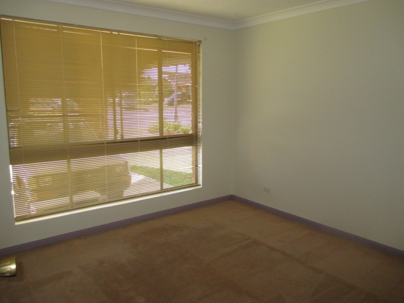 2A Peace Place, St Clair NSW 2759