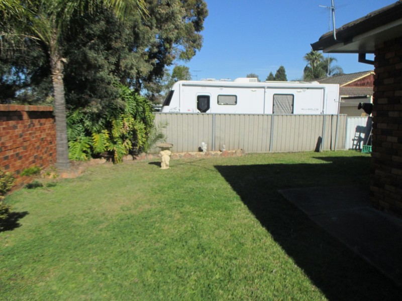 2A Peace Place, St Clair NSW 2759