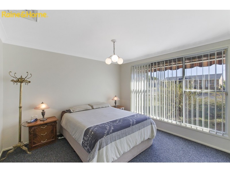 14 COOK PARADE, St Clair NSW 2759