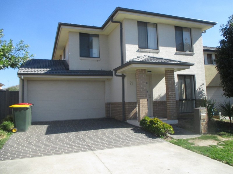 11 Kobe Street, Ropes Crossing NSW 2760