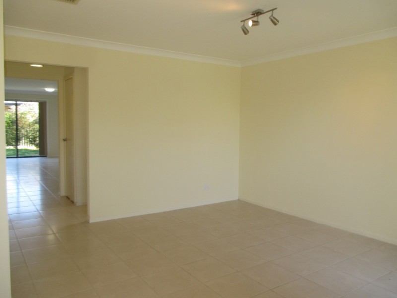 11 Kobe Street, Ropes Crossing NSW 2760